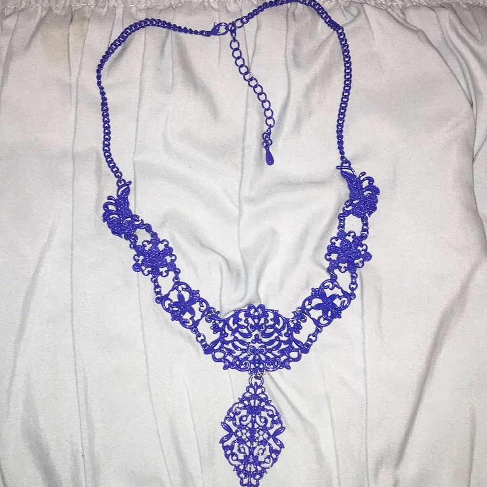 Statement necklace